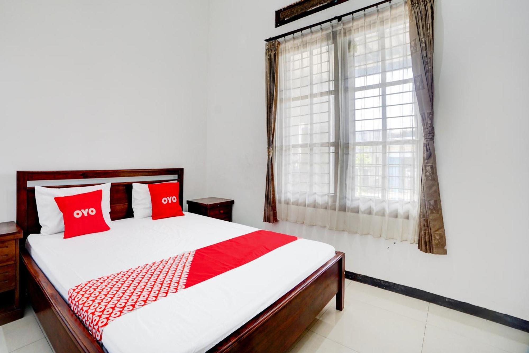 Oyo Life 93083 Nova Jaya 3 Homestay Syariah Lamongan Exterior photo