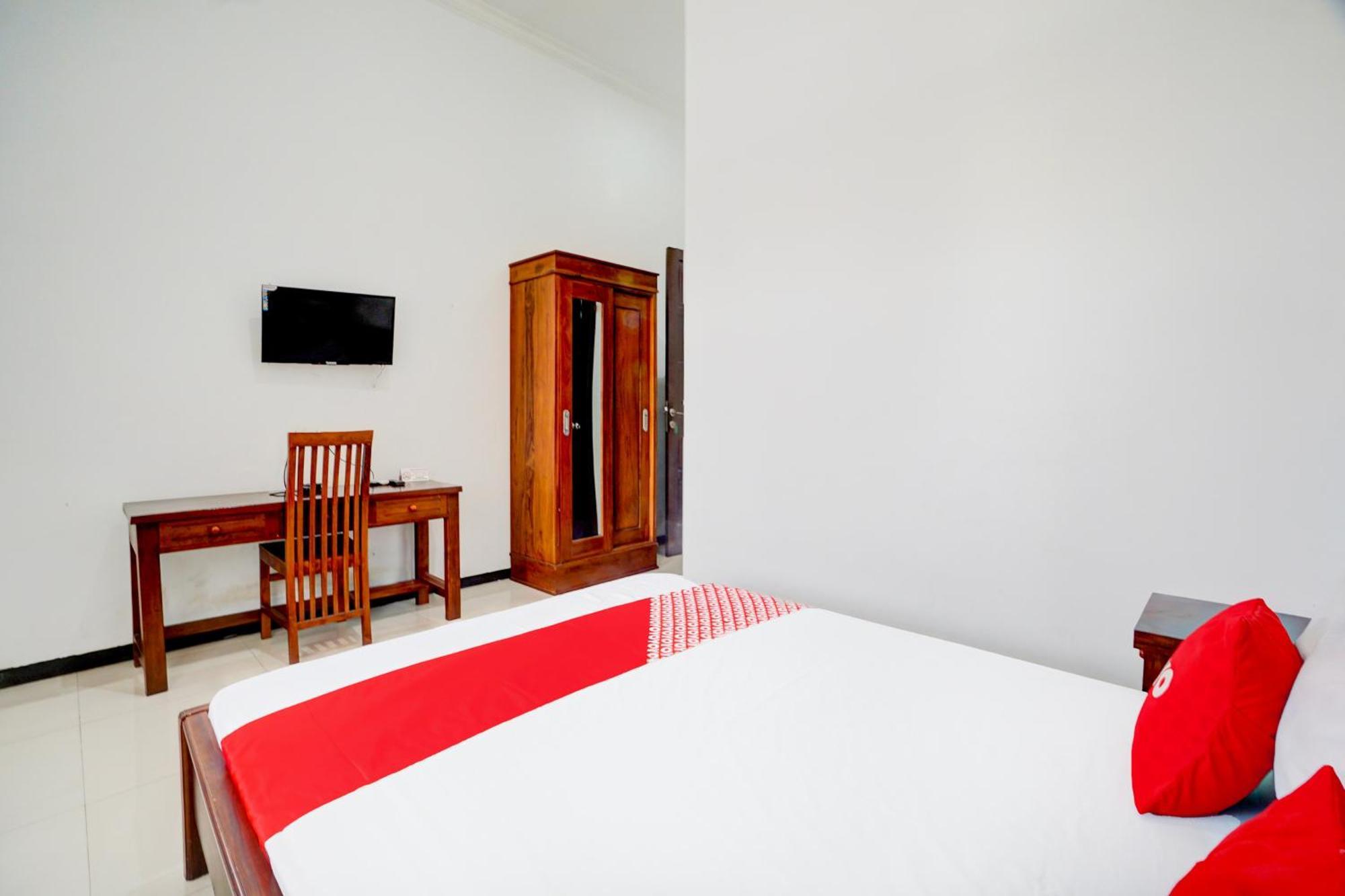 Oyo Life 93083 Nova Jaya 3 Homestay Syariah Lamongan Exterior photo